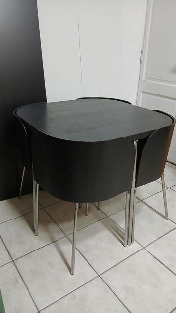 Ikea Fusion vintage tafel met 4 stoelen beschikbaar voor biedingen