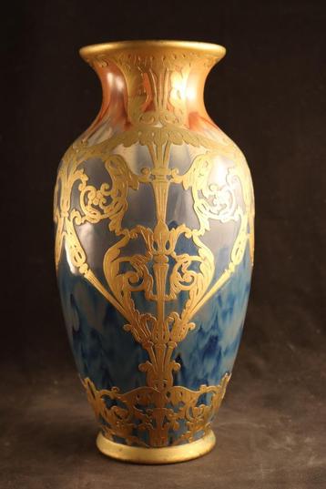 Art Nouveau vaas in bronzen montuur beschikbaar voor biedingen