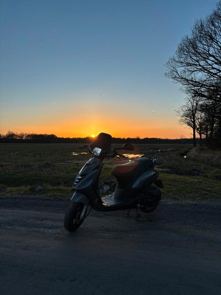 Piaggio Zip 4t, Fietsen en Brommers, Scooters | Piaggio, Zo goed als nieuw, Zip, Klasse A (25 km/u), Benzine, Ophalen of Verzenden
