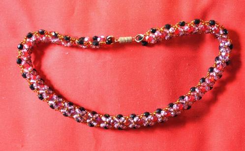 collier de fantaisie (x20049), Handtassen en Accessoires, Kettingen, Zo goed als nieuw, Kunststof, Rood, Ophalen of Verzenden