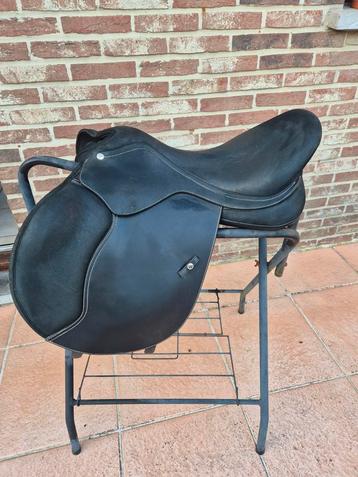 springzadel Wintec Pro Jump Hart 17 beschikbaar voor biedingen