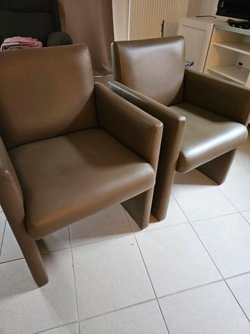 Stoelen beschikbaar voor biedingen