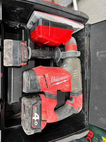 Marteau perforateur Milwaukee avec 2 batt et chargeur beschikbaar voor biedingen