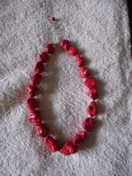 Halsketting 2, Handtassen en Accessoires, Kettingen, Ophalen of Verzenden, Gebruikt, Rood, Kunststof