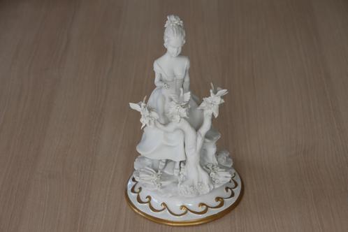 Capodimonte meisje met vogels, Collections, Statues & Figurines, Comme neuf, Enlèvement ou Envoi