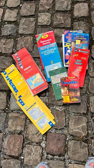 Veel oude wegenkaarten beschikbaar voor biedingen