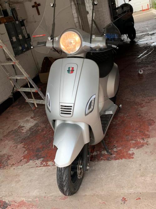 Gts toscana a klasse 2021, Fietsen en Brommers, Brommeronderdelen | Scooters, Verzenden