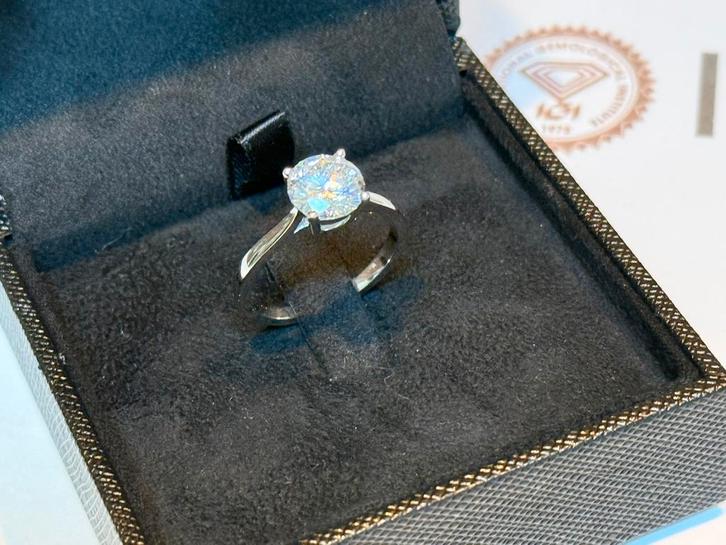 Nieuwe gouden ring met diamant van 2.10ct! IGI certificaat!, Bijoux, Sacs & Beauté, Bagues, Neuf, Femme, 17 à 18, Or, Avec pierre précieuse
