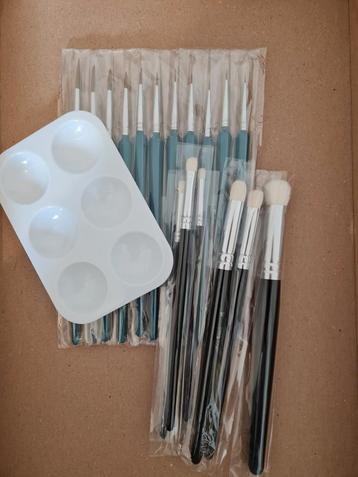 Hobby Penselen en Mengpalet incl. Drybrush Set beschikbaar voor biedingen
