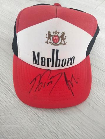 Casquette Marlboro signée par Alain Prost et Gerhard Berger.