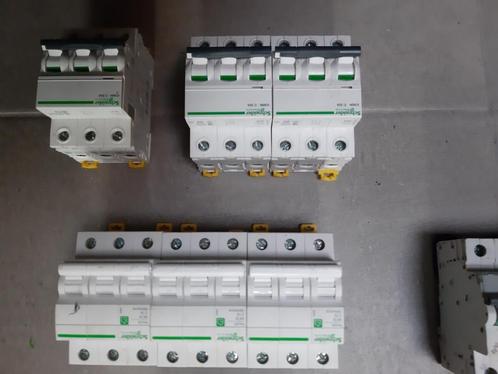 Zekeringen en diff van Vynckier / Schneider zie beschrijving, Doe-het-zelf en Bouw, Elektriciteit en Kabels, Zo goed als nieuw