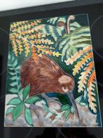 Handgeschilderd keramieken plaat New Zeelandse Kiwi in bos, Antiek en Kunst, Ophalen of Verzenden