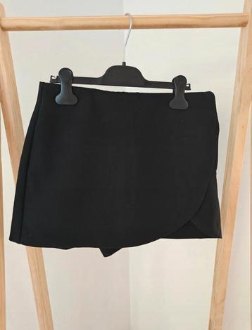 Rokje/shortje van Zara, zwart, Maat S beschikbaar voor biedingen