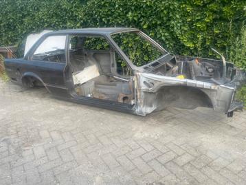Carrosserie e30 318 met papieren beschikbaar voor biedingen