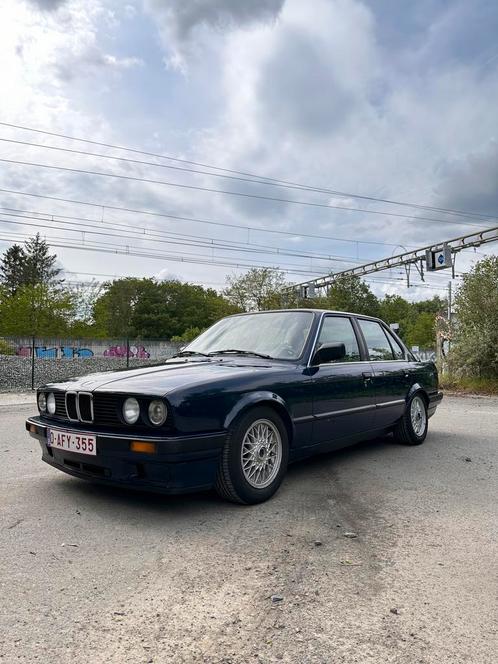 BMW E30 325i, Autos, BMW, Particulier, Série 3, Vitres électriques, Essence, Berline, 4 portes, Boîte manuelle, Bleu, Gris, Cuir