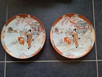 Bel ensemble d'assiettes kutani en porcelaine japonaise 