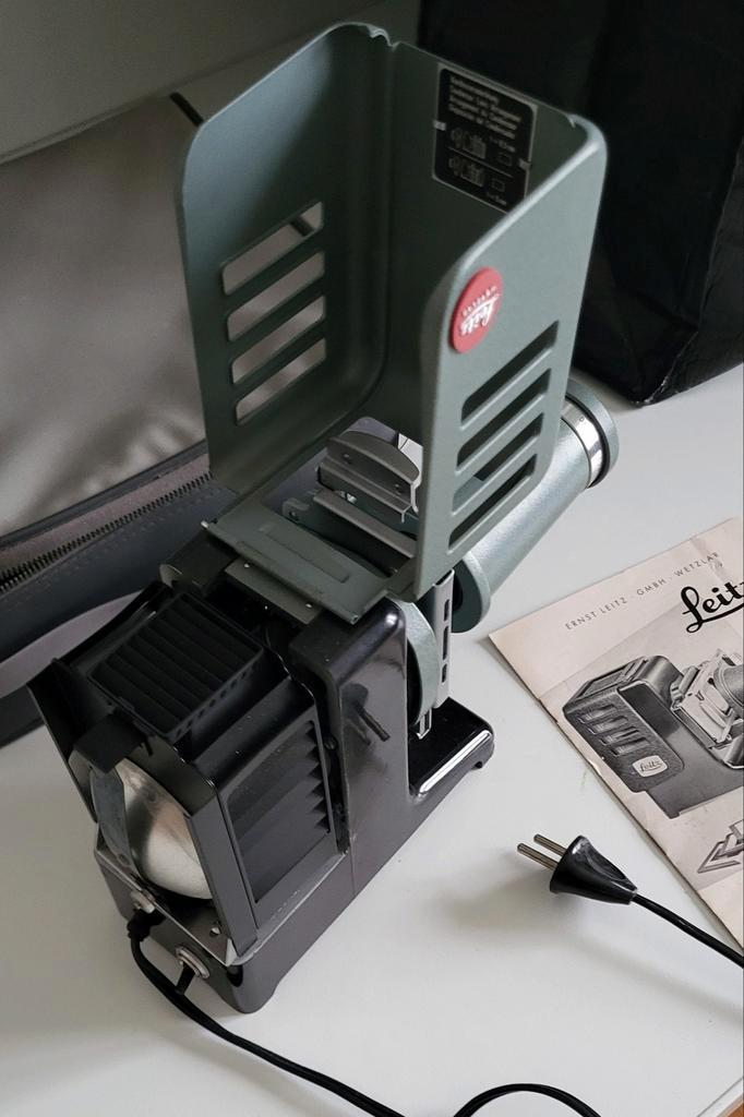 Diaprojector Leitz, TV, Hi-fi & Vidéo, Projecteurs dias, Enlèvement