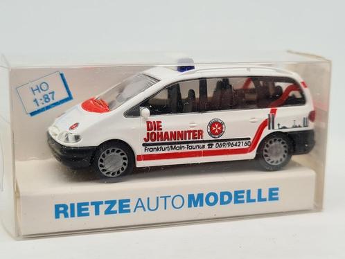 ambulance Ford Galaxy - Rietze 1:87, Hobby & Loisirs créatifs, Voitures miniatures | 1:87, Comme neuf, Voiture, Rietze, Envoi