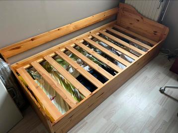 1-persoonsbed 90x200 + 2 matrassen beschikbaar voor biedingen