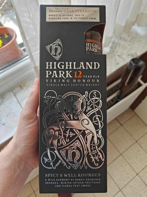 Highland Park 12 Viking Honor + Petit Bouteille Cask Strengt, Divers, Produits alimentaires, Enlèvement ou Envoi