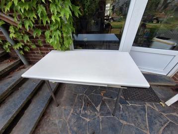 Table de cuisine  en formica avec allonges, Enlèvement, Utilisé