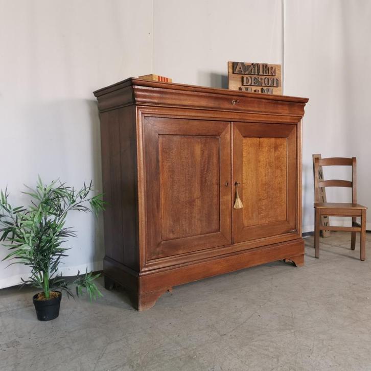 Grote antieke Louis Philippe BAHUT kast in eik B 150 H 136, Antiek en Kunst, Antiek | Meubels | Kasten, Ophalen