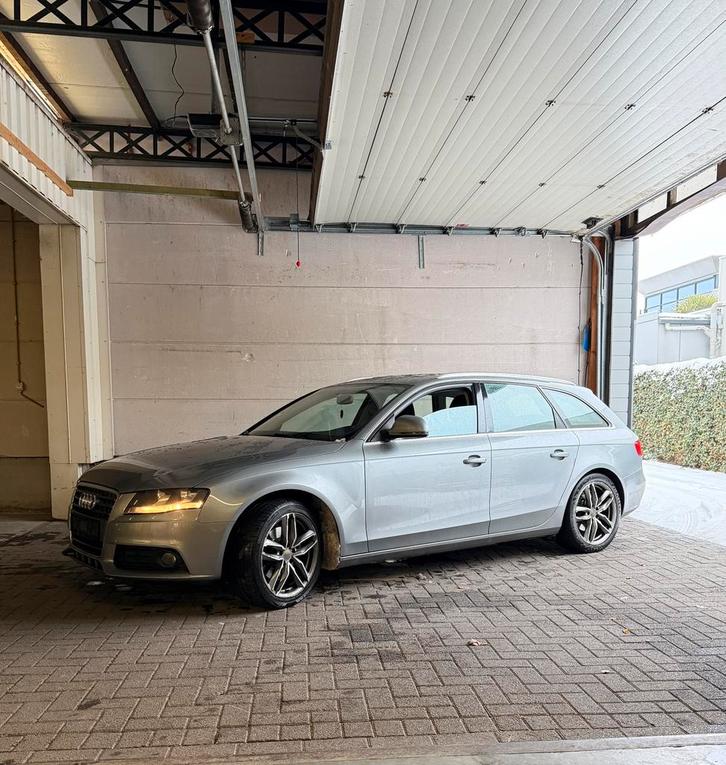 Audi A4 1.8T Essence, Autos, Audi, Entreprise, A4, Air conditionné, Essence, Boîte manuelle, Enlèvement