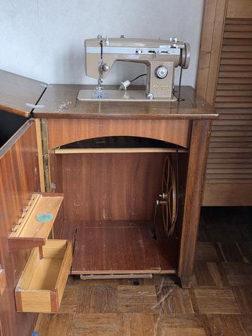 Vintage Singer Kosmos naaimachine beschikbaar voor biedingen