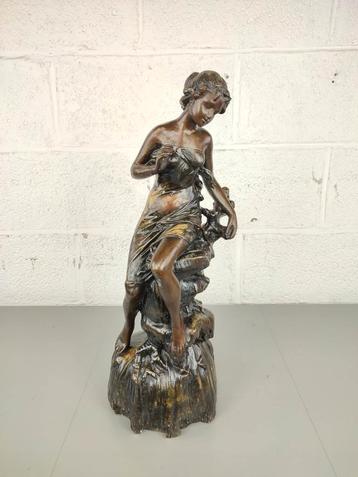 Groot gipsen beeld beschikbaar voor biedingen