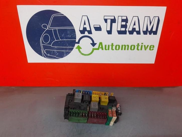 ZEKERINGKAST Mercedes-Benz Vito (447.6) (A4475405931), Auto-onderdelen, Elektronica en Kabels, Mercedes-Benz, Gebruikt