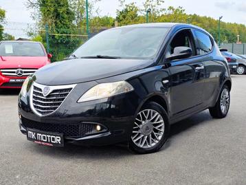 Lancia Ypsilon ️0.9 TwinAir Black&Red5 PORTES - AIRCO