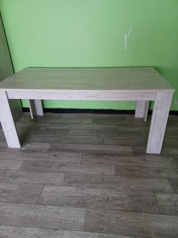 eetkamertafel beschikbaar voor biedingen