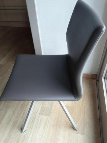 Stoelen in pakket 4 stuks ! Lederlook, metaal onderstel  !  beschikbaar voor biedingen