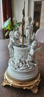 3 engeltjes aan regenput, beeld van Merli, Ophalen