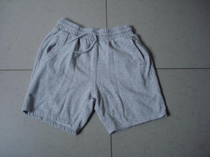H&M grijze short, heren/jongens. mt S, Kleding | Heren, Broeken en Pantalons, Gedragen, Maat 46 (S) of kleiner, Grijs, Ophalen of Verzenden