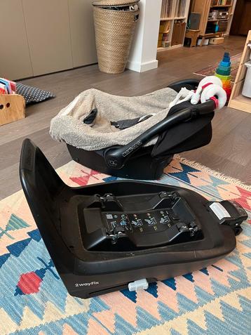 Maxi Cosi + base Isofix 2wayfix beschikbaar voor biedingen