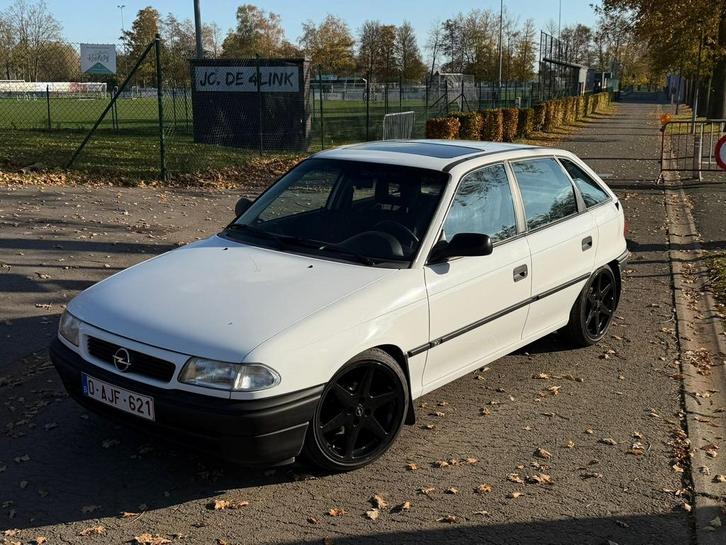 Oldtimer Opel astra f, Auto's, Opel, Particulier, Astra, Benzine, Berline, 5 deurs, Ophalen