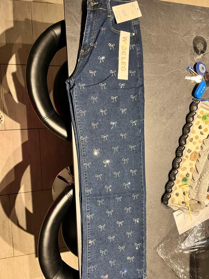 Très joli jeans bleu noeuds strass devant T42 neuf, Vêtements | Femmes, Jeans, Neuf, W33 - W36 (confection 42/44), Bleu, Enlèvement ou Envoi