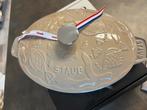 Nieuwe Staub ovale ovenschaal met deksel 23 cm Sesam, Huis en Inrichting, Gietijzer, Nieuw, Ophalen of Verzenden, Keramische plaat