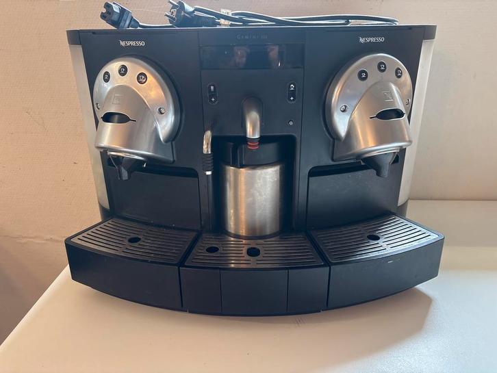 Nespresso Gemini CS 220 Pro – professionele koffiemachine, Elektronische apparatuur, Koffiezetapparaten, Gebruikt, Koffiemachine