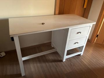 Witte bureau kind beschikbaar voor biedingen