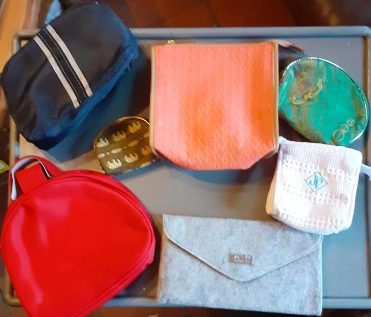 Lot de trousses dimension et modèle différent, Bijoux, Sacs & Beauté, Trousses de toilette, Neuf, Bleu, Enlèvement ou Envoi