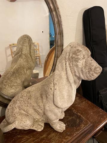 Stenen hond (sier) - tuinbeeld beschikbaar voor biedingen