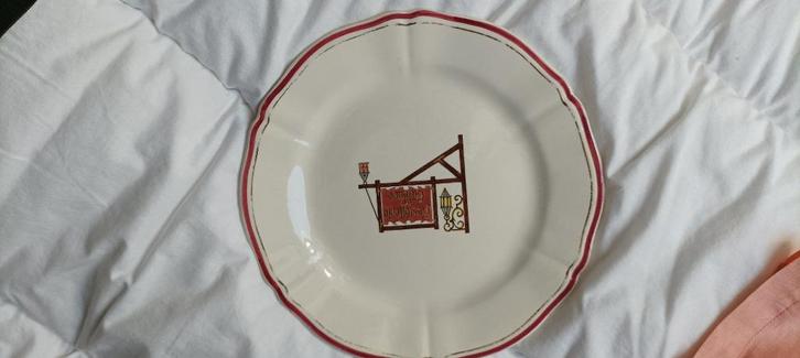 Plaat Gien op de herberg van CIBOURE, Verzamelen, Porselein, Kristal en Bestek, Gebruikt, Porselein, Ophalen of Verzenden