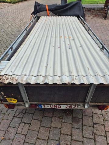 Dakplaten metaal beschikbaar voor biedingen