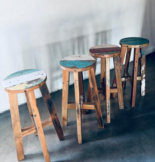 Te koop: 4 barkrukken One World Interiors – Scrapwood, Huis en Inrichting, Barkrukken, Zo goed als nieuw, 60 tot 90 cm, Hout, 4 krukken
