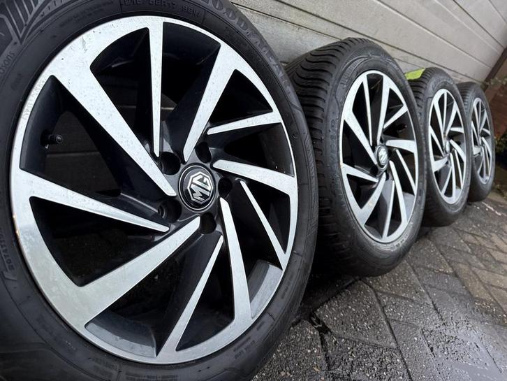 17 inch MG 3 MG 4 MG 5 Zs EV velgen Goodyear winterbanden, Auto-onderdelen, Banden en Velgen, Banden en Velgen, Winterbanden, 17 inch