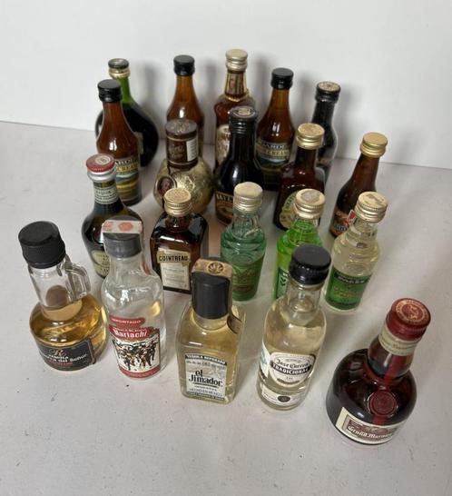 20 Miniatuur Tequila, Verveine Du Velay, .. flesjes - vol, Verzamelen, Complete verzamelingen en Collecties, Ophalen of Verzenden