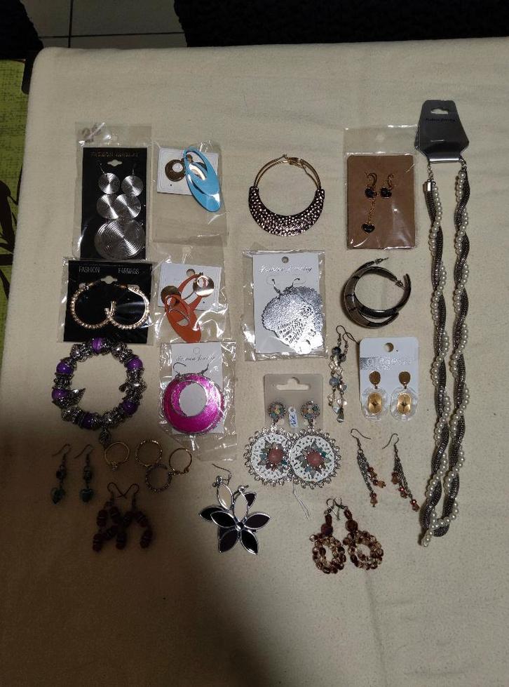 Boucles d'oreilles, Bijoux, Sacs & Beauté, Boucles d'oreilles, Neuf, Pendantes, Autres matériaux, Envoi