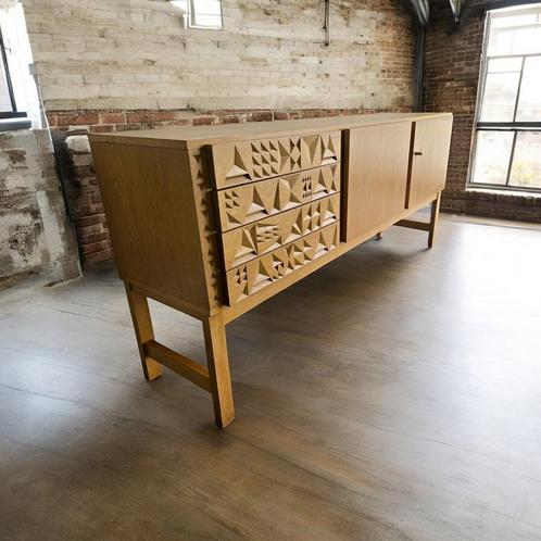 Vintage brutalist dressoir / buffetkast / commode, Antiek en Kunst, Antiek | Overige Antiek, Ophalen of Verzenden